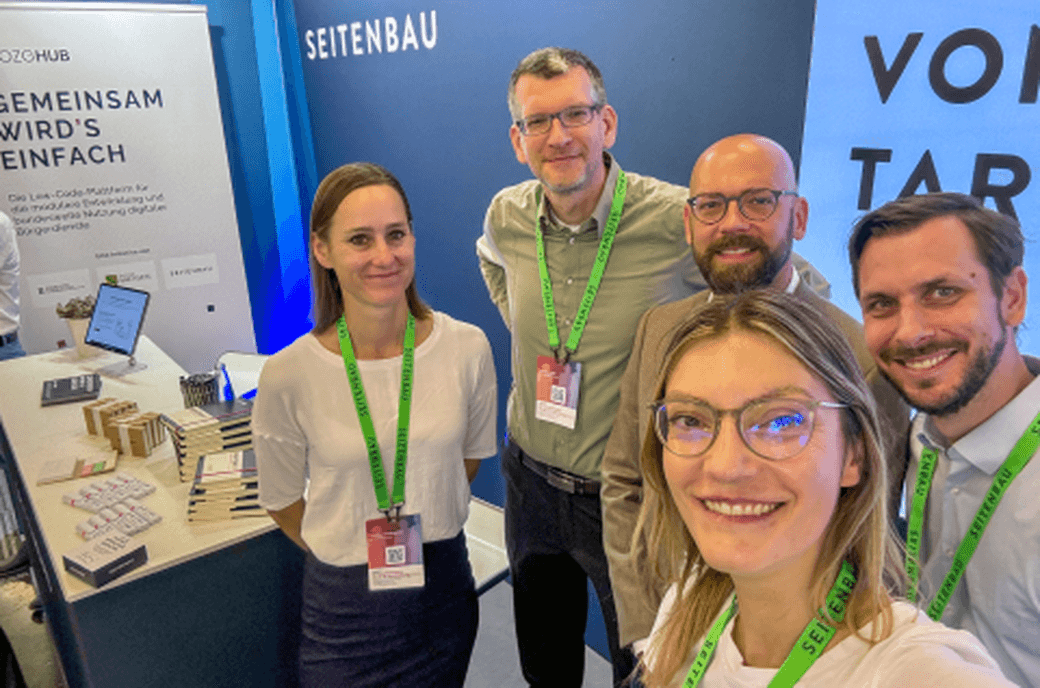 SEITENBAU_Kolleg*innen an unserem Stand auf dem Zukunftskongress 2025